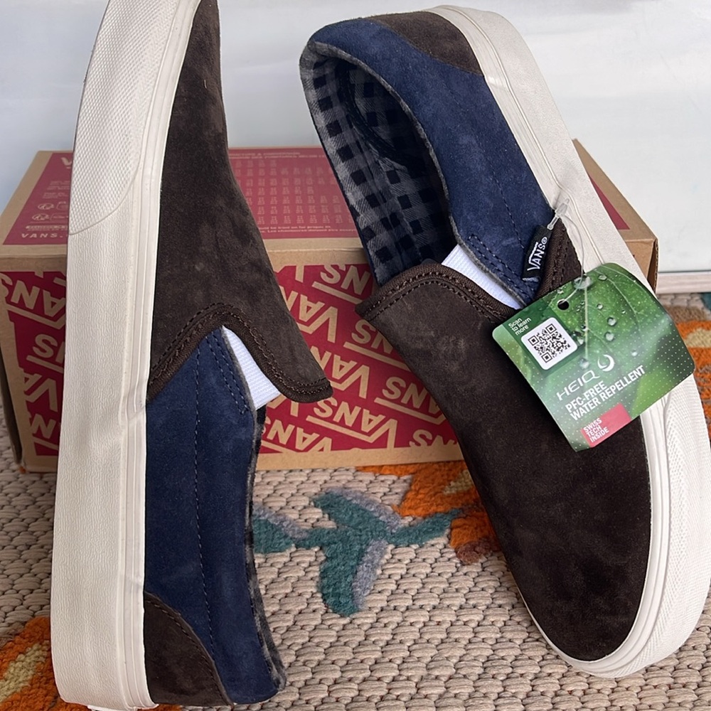 Vans Men’s Classic Slip-On
Pig Suede Plaid Brown/Navy
VN000BVZBF1
Sneakers - Picture 12 of 16